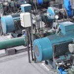 Pompa dairesinde elektrik motorlu su pompaları ve kumanda kutuları